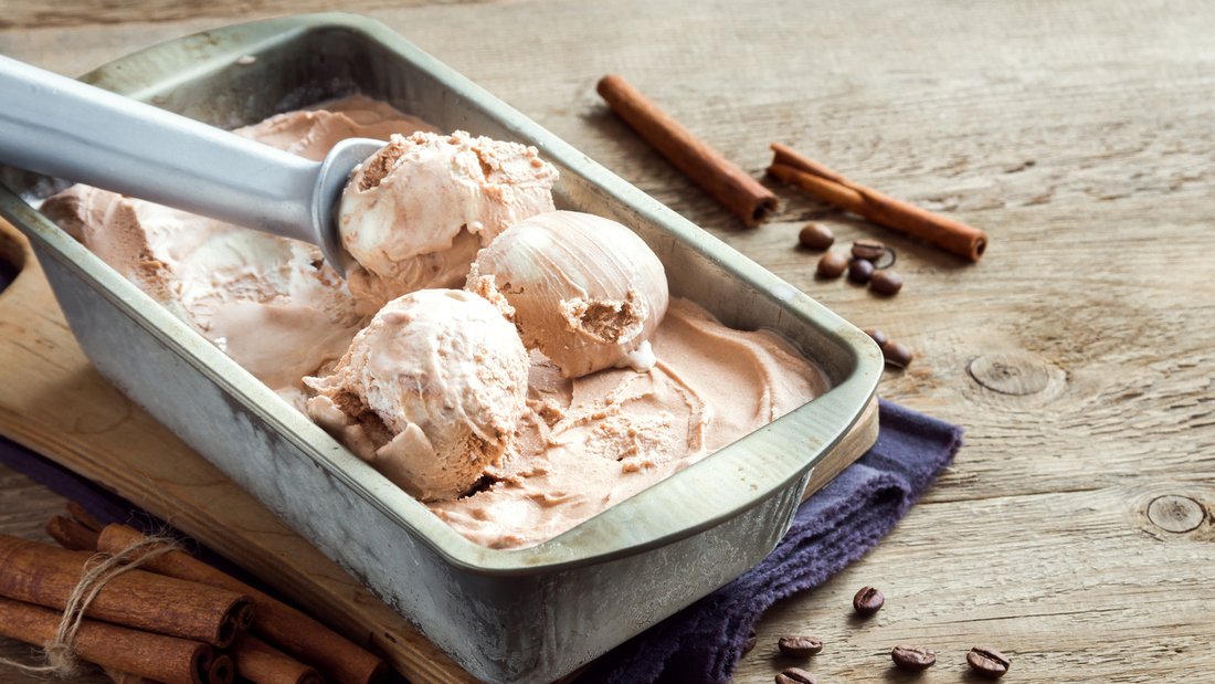 How to Make Homemade Ice Cream Without a Machine Using Natural Flavors