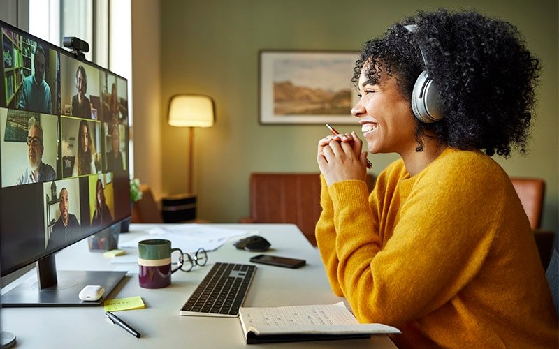 How to Stay Focused During Long Zoom Meetings Without Drifting Off