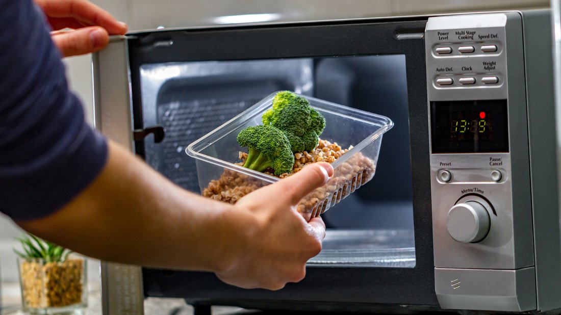 Why You Should Stop Using Plastic Containers in the Microwave: Shocking Health Risks Revealed
