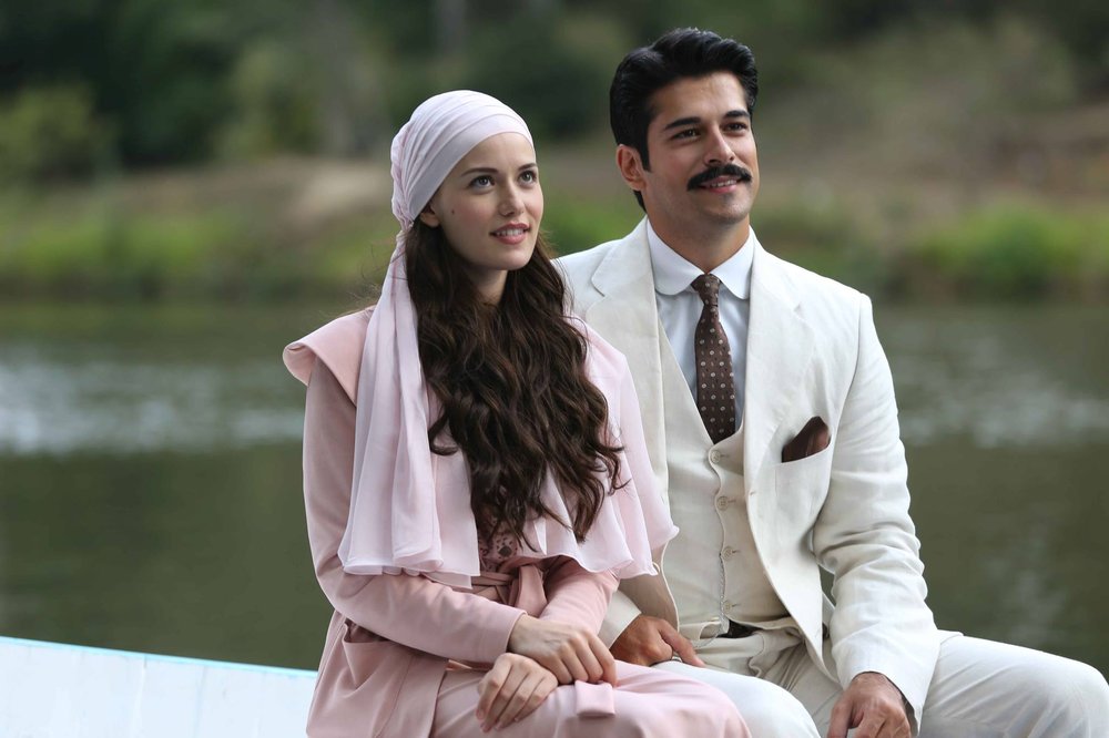 From TV Co-Stars to Forever Lovers: The Untold Timeline of Burak Özçivit and Fahriye Evcen's Rollercoaster Romance! 2