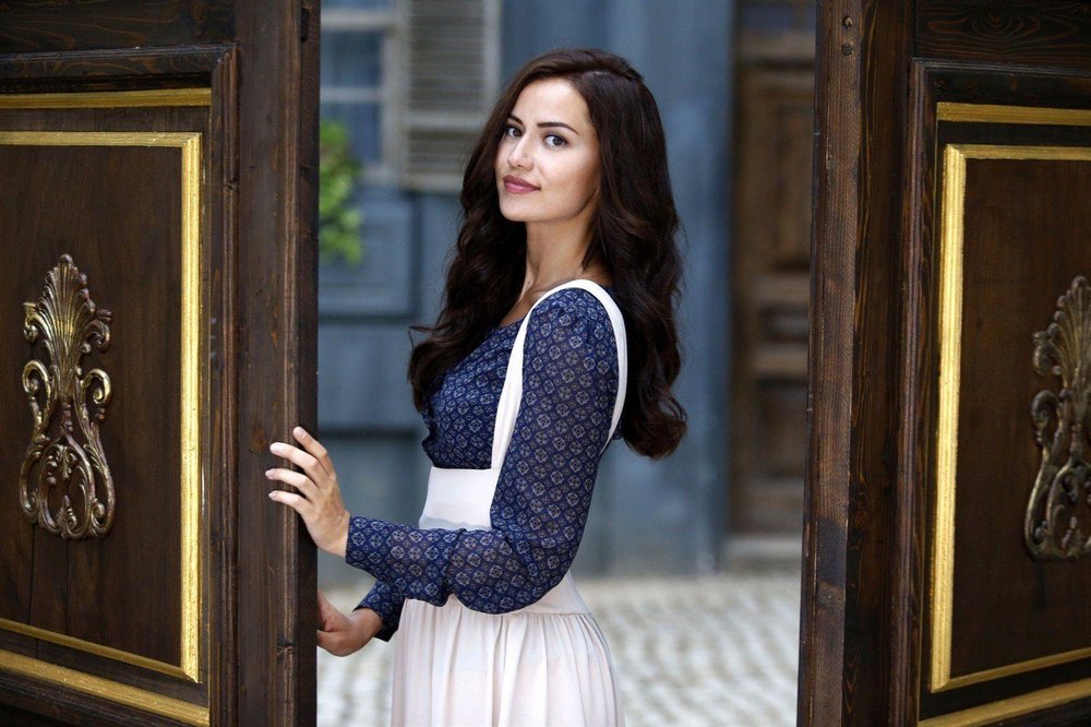 From TV Co-Stars to Forever Lovers: The Untold Timeline of Burak Özçivit and Fahriye Evcen's Rollercoaster Romance! 5