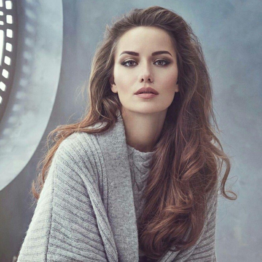 From TV Co-Stars to Forever Lovers: The Untold Timeline of Burak Özçivit and Fahriye Evcen's Rollercoaster Romance! 6