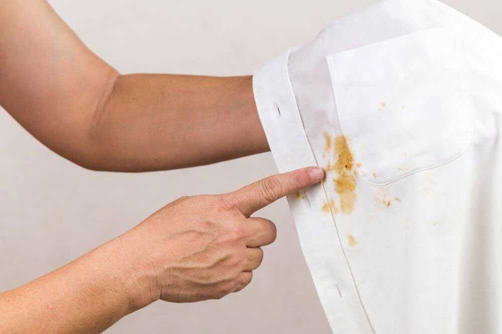 How to Remove Deep Oil Stains from Clothes Using Only Kitchen Ingredients