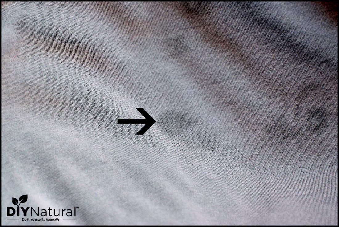 How to Remove Deep Oil Stains from Clothes Using Only Kitchen Ingredients
