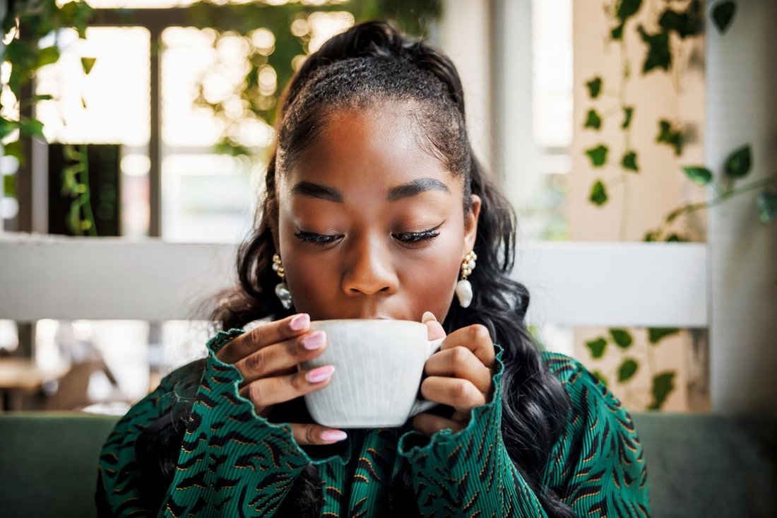 Why Your Morning Coffee is Causing That Mid-Afternoon Crash – And How to Fix It