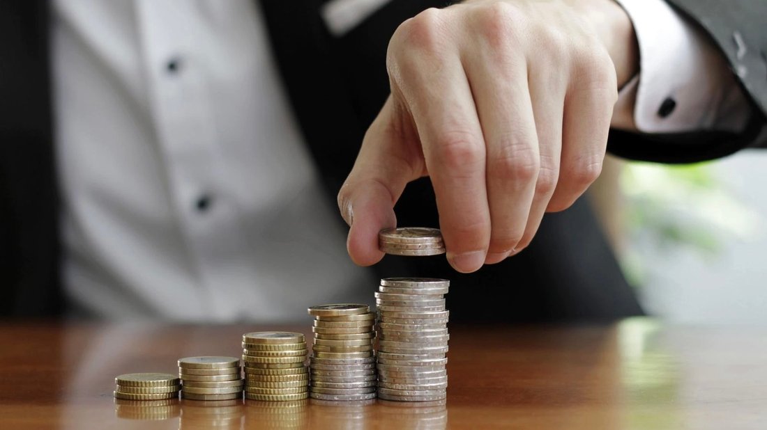 How to Build an Emergency Fund When Living Paycheck to Paycheck