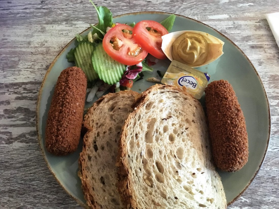 A Food Lover's Guide to Eating Like a Local Anywhere