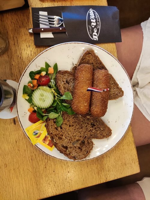 A Food Lover's Guide to Eating Like a Local Anywhere