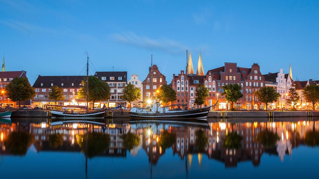 Cultural Etiquette: 15 Things Not to Do When Traveling Abroad
