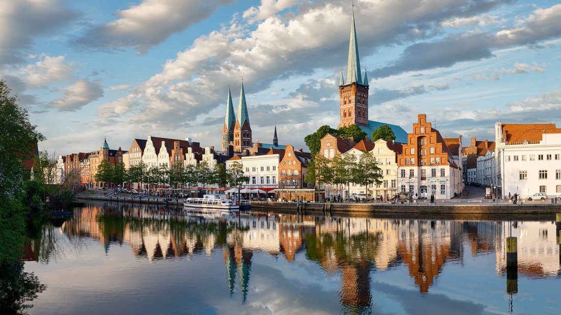 Cultural Etiquette: 15 Things Not to Do When Traveling Abroad