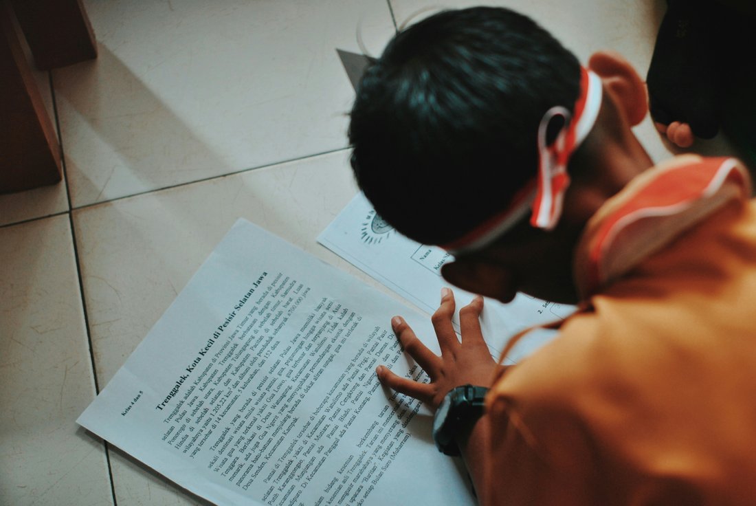How to Read Faster While Improving Comprehension: Proven Techniques and Tips