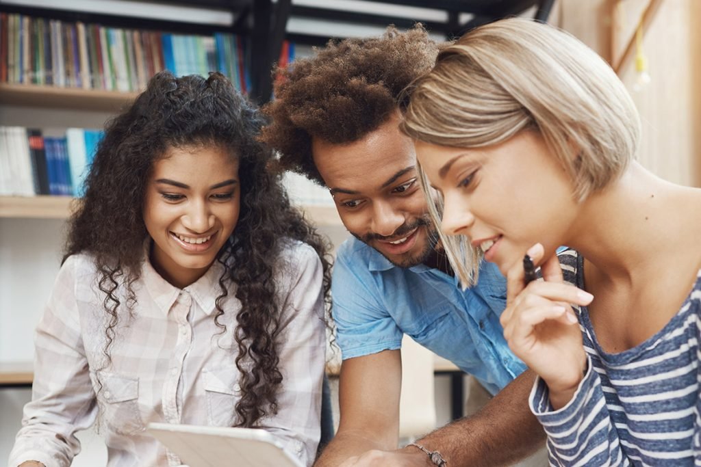 How to Read Faster While Improving Comprehension: Proven Techniques and Tips